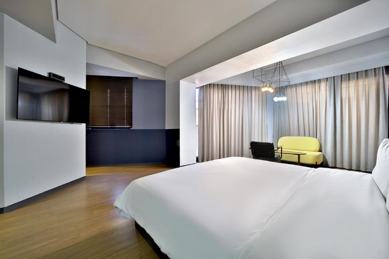Seomyeon Hound Hotel 1St Street Busan Room photo